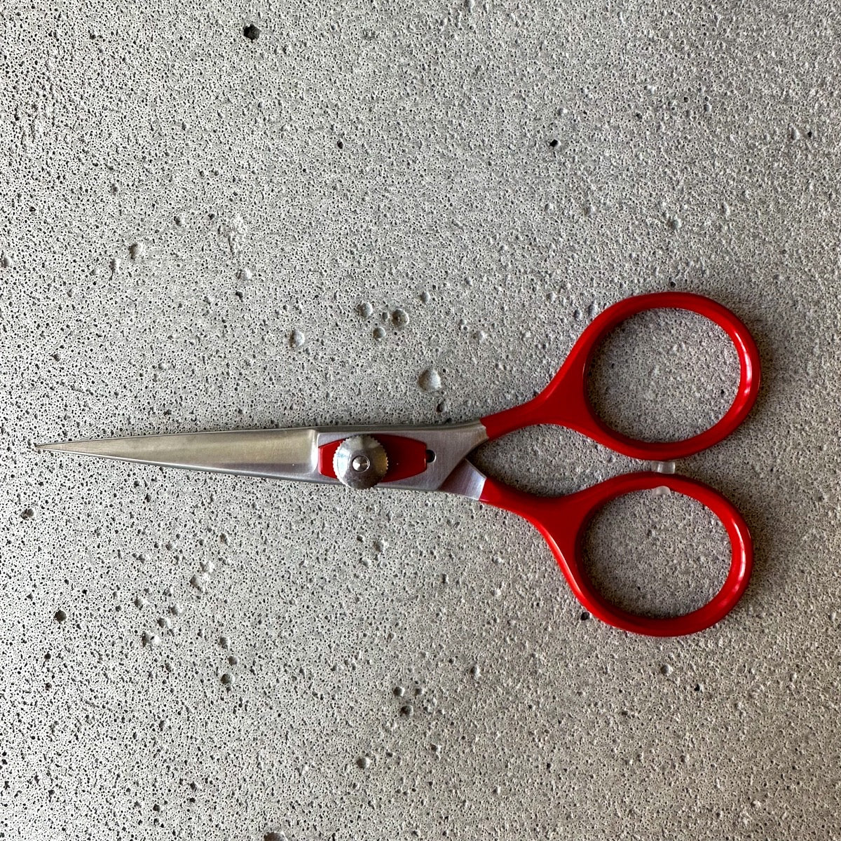 oui-chef-red-top-scissors