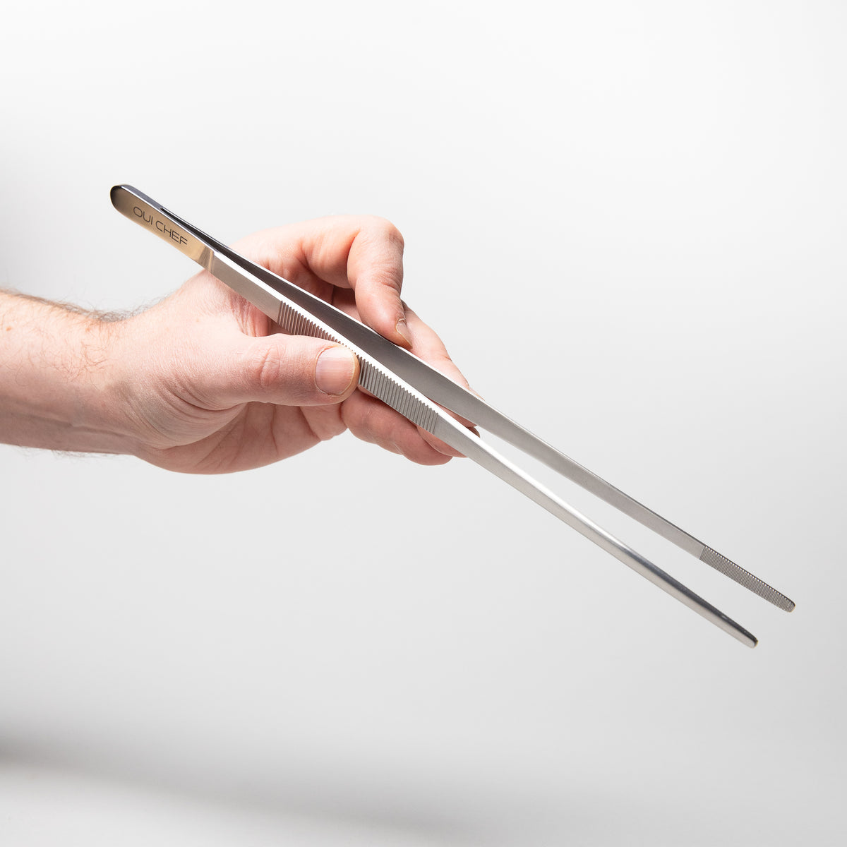 Oui-Chef-Product-in-hand-XL-BQQ-Tongs